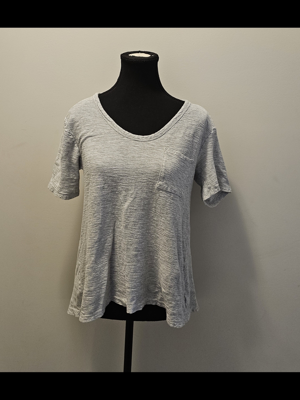 GAP Light Gray Short Sleeve V-Neck Pocket Tee